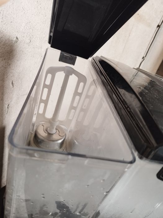 Машина за студен сок и айрян