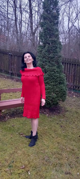 Vănd 2 rochii  , tricotate manual - preț 220 lei - negociabil !