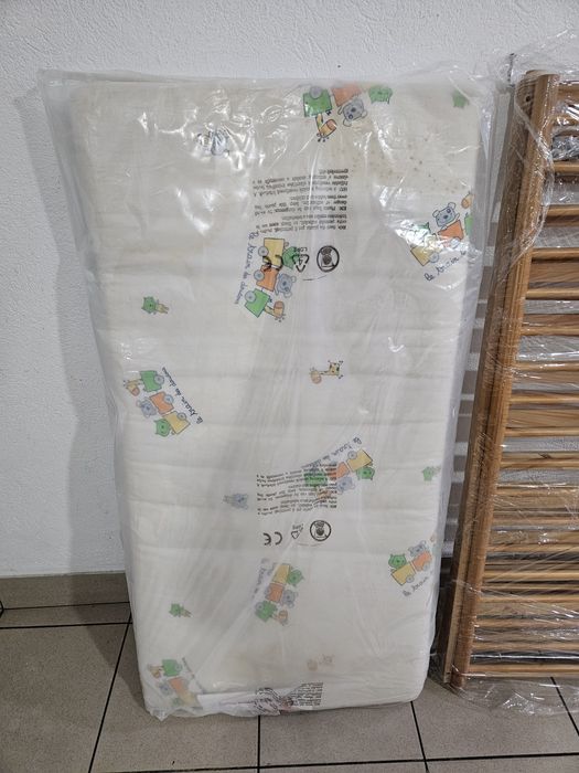 Patut copil lemn cu saltea cocos