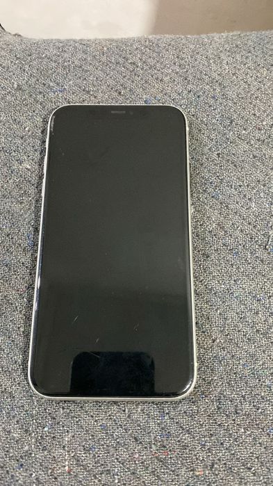 продам IPhone 11