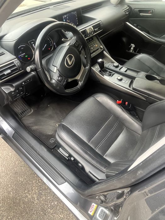 Lexus IS 300h -42000 km