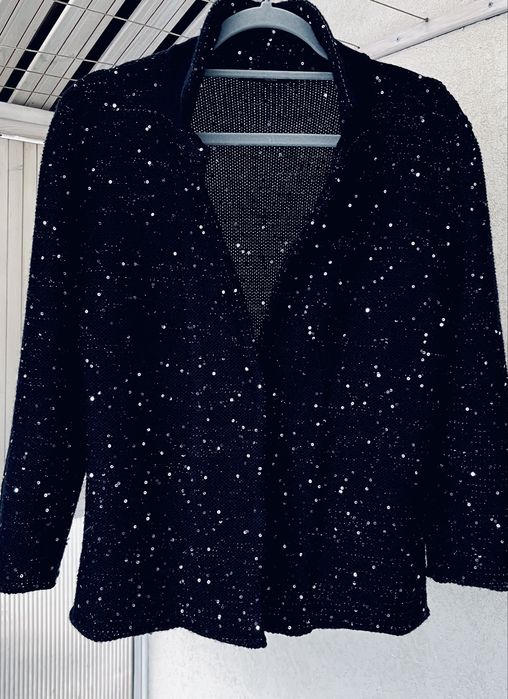 Модна къща MaxMara Weekend черна жилетка с пайети