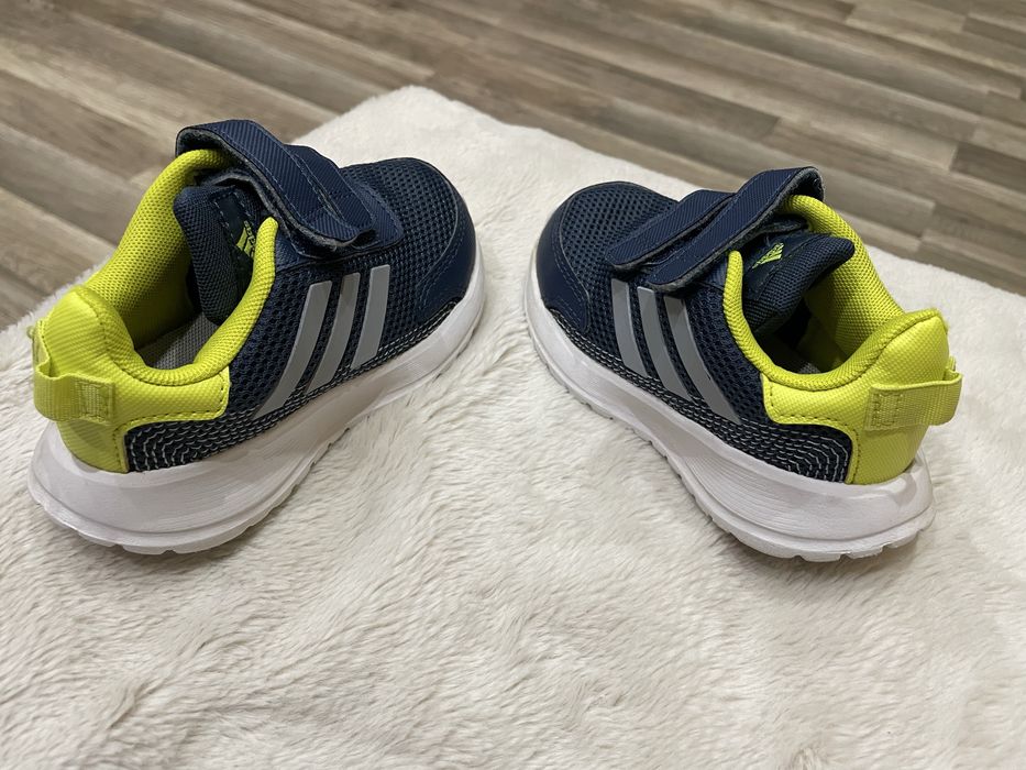 Маратонки adidas unisex