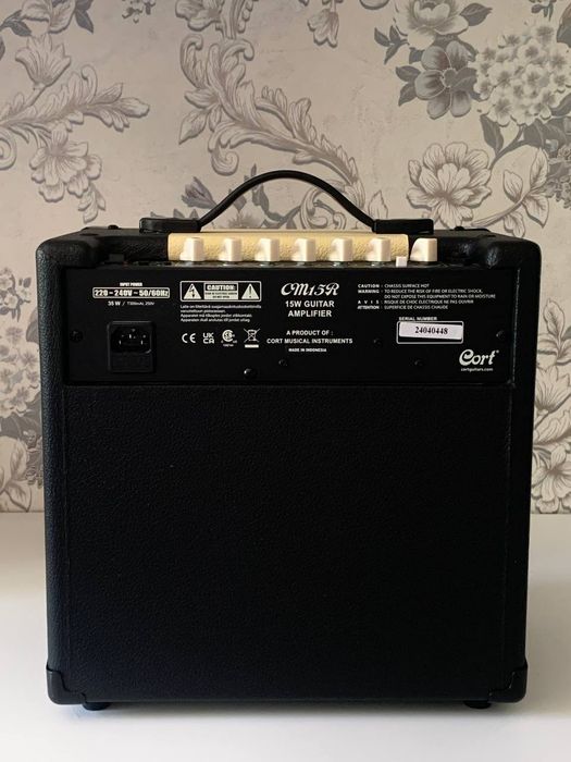 Продам комбоусилитель Cort CM15RBlaCK