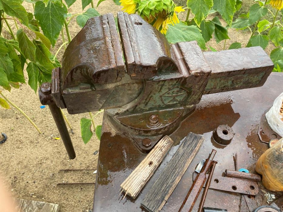 Продам тесак со столом