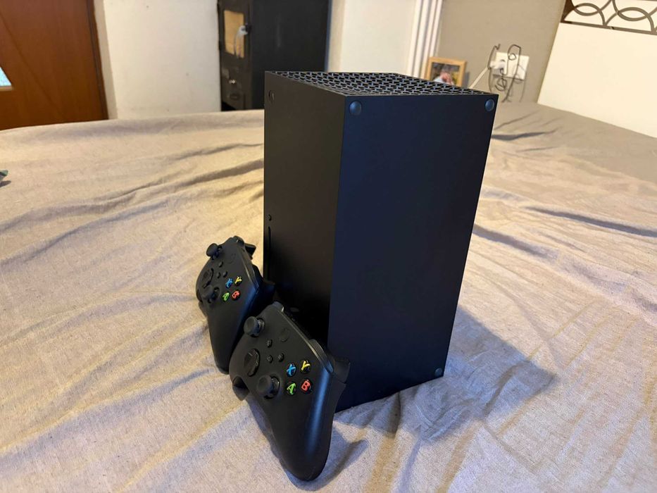 Vând Xbox Series X 1TB, în stare foarte bună de funcționare.