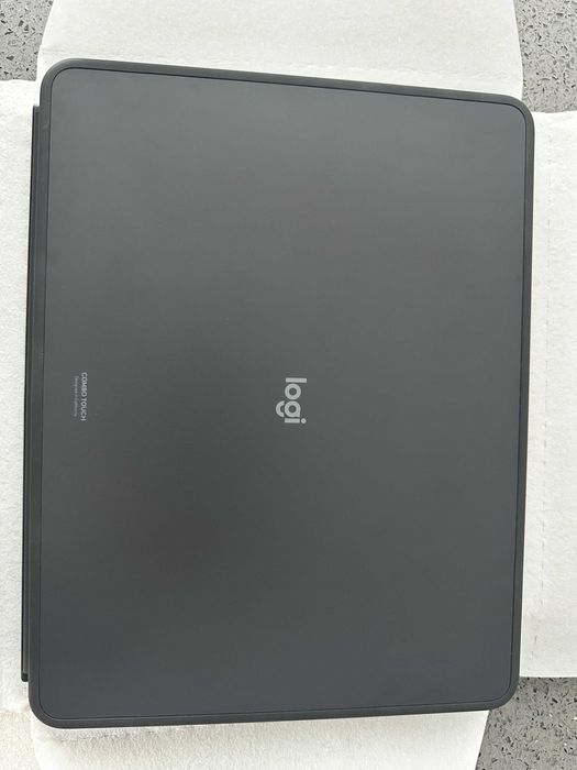 Клавиатура с тракпад за iPad Pro 13” - Logitech Combo Touch 12.9