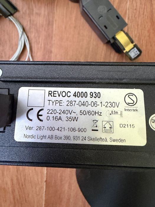REVOC 4000 930 este un spot proiector LED track light corp direcțional