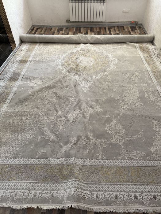 Ковер в подарок есть 200-300