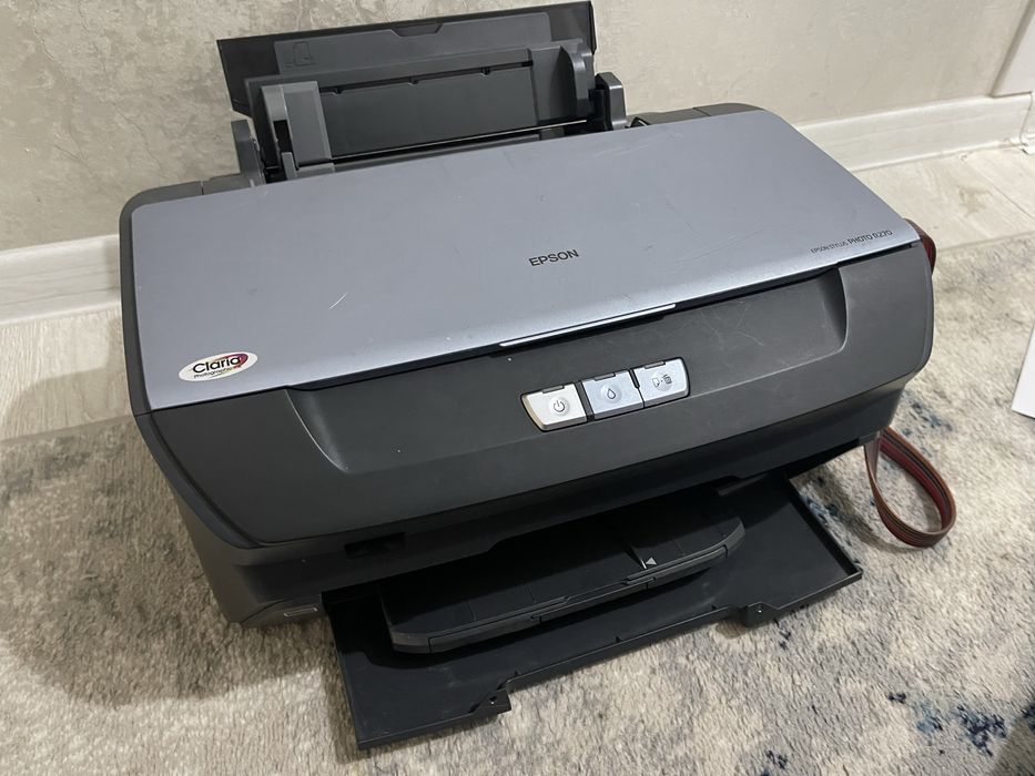 Продам цветной принтер Epson R270