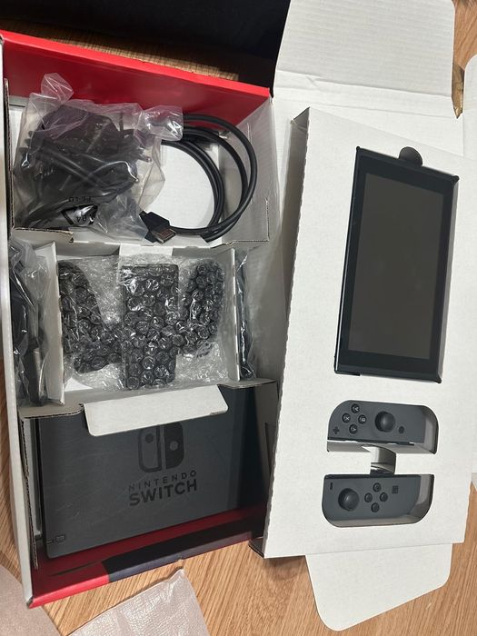 Vând consolă Nintendo Switch .