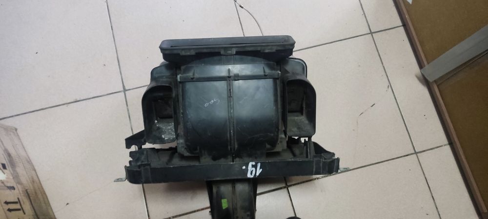 Корпус печки 124 мерседес