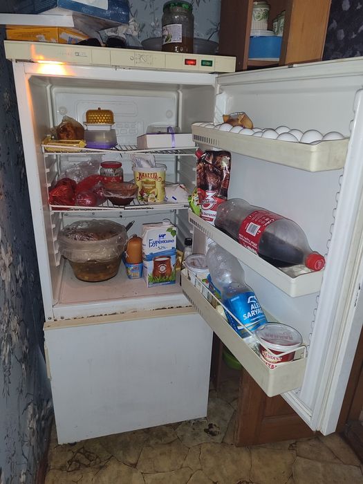 Продам двухкамерный холодильник Снайге.
