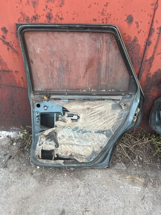 Продам Двери Ауди 80 В 2