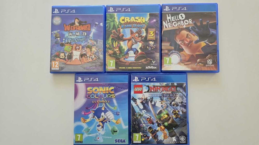 PlayStation 4 Pro / PS4 Pro 1TB с 2 контролера и игри
