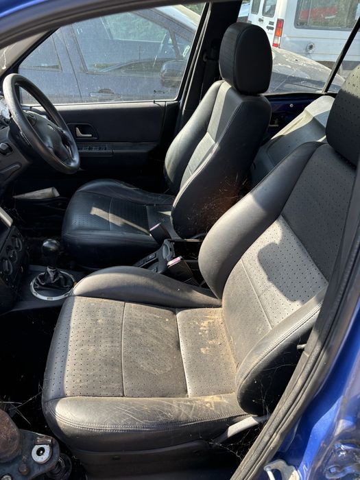 Land rover 2.5 бензин на части. Кожен салон. Може и цял!