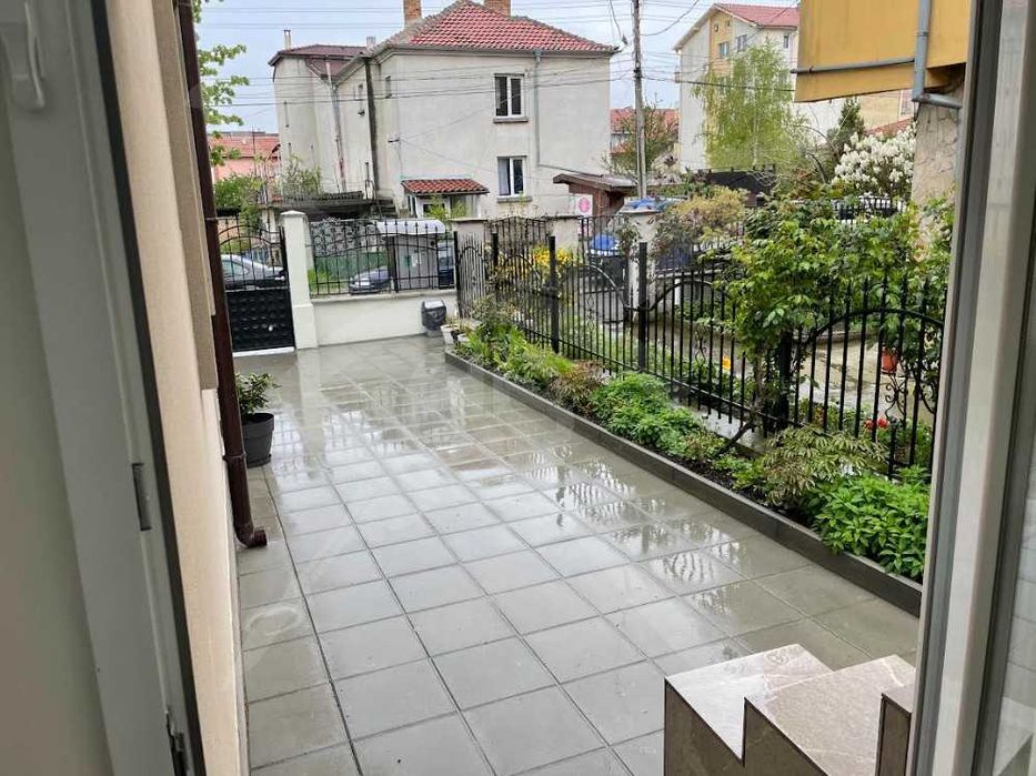 Къща - кв. Сарафово