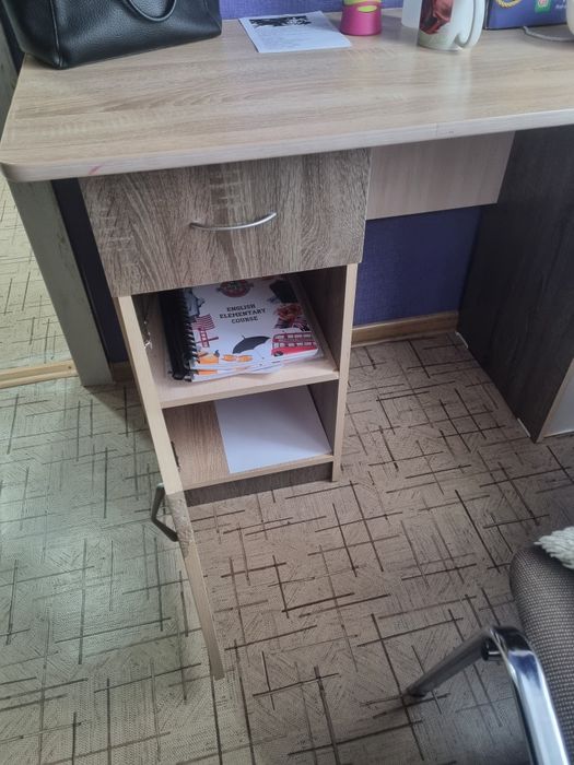 Стол письменный продам