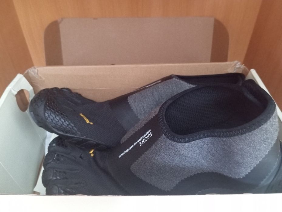 Кроссовки пятипалые продам за 67000