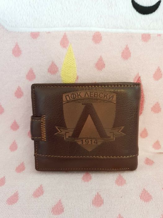 Дамски или мъжки гравирано портфейли. Естествена кожа