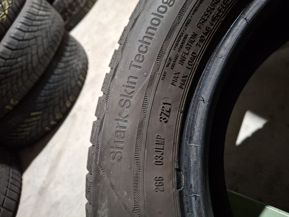 2 Anvelopele de iarnă 205 60 r16 Uniroyal