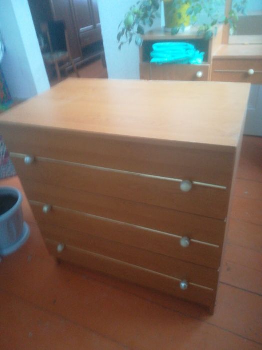 Продаётся спальный гарнитур.