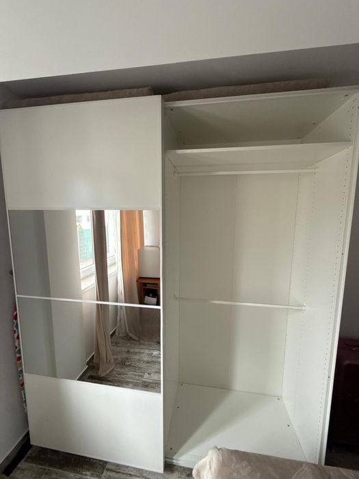 Dulap IKEA PAX 200×236 cm – uși glisante cu oglindă, sertare, stare excelentă