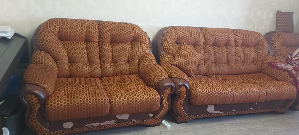 Продам гарнитур диванов