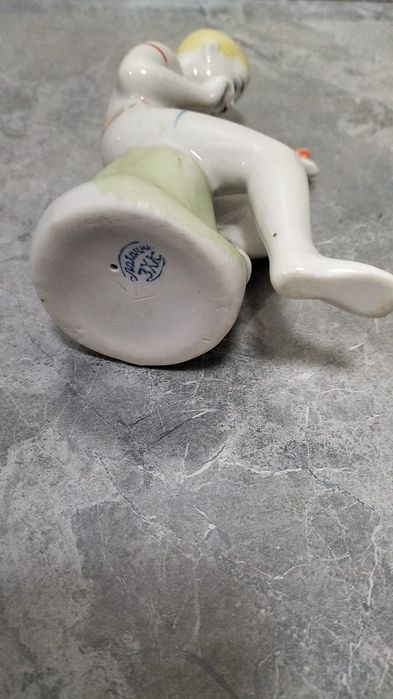 Продам советскую статуэтку.