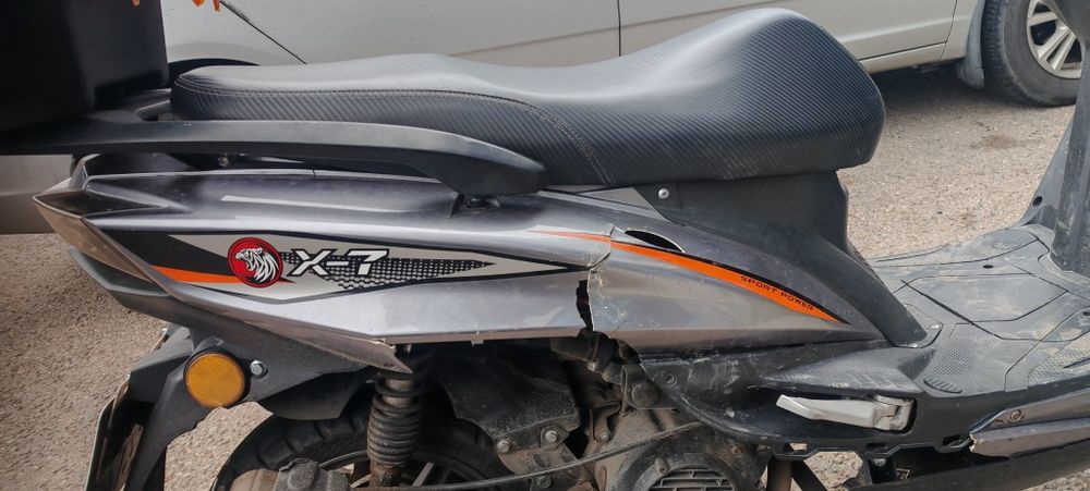 Скутер Maxi в хорошем состоянии