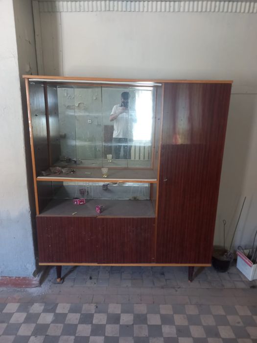 Продаются тахта,стол,сервант