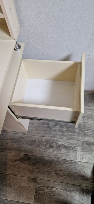 Продам маникюрный стол