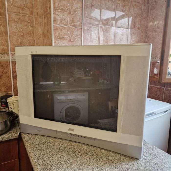 Телевизор JVC в отличном состоянии