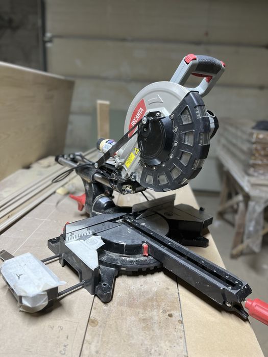 Продам торцовочную пилу