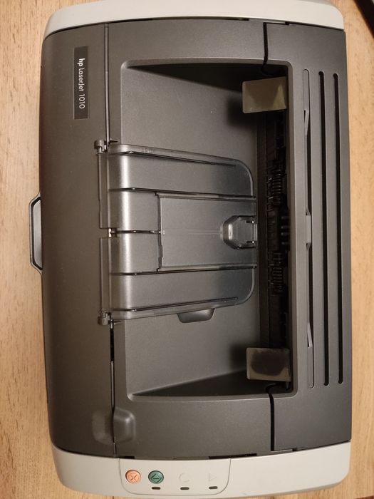 Принтер HP1010  Б/У в идеальном состоянии