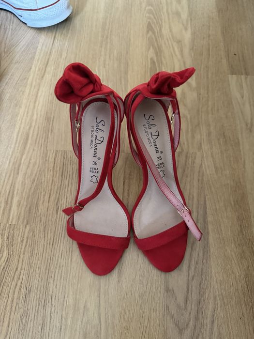 Sandale cu toc , marimea 38