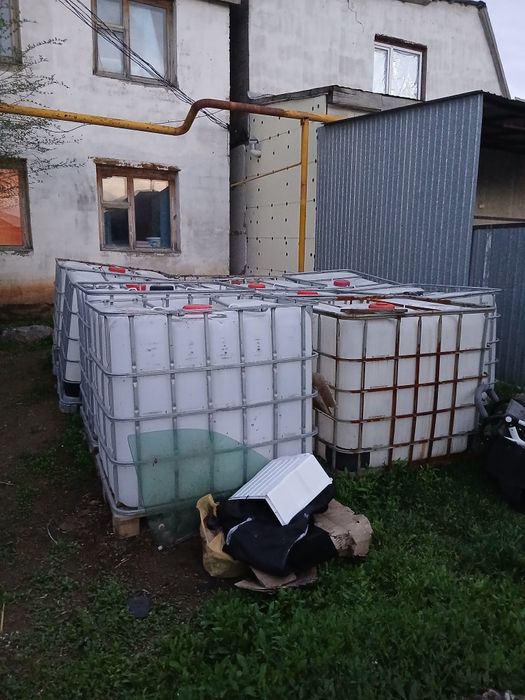 Продам бочки 1куб
