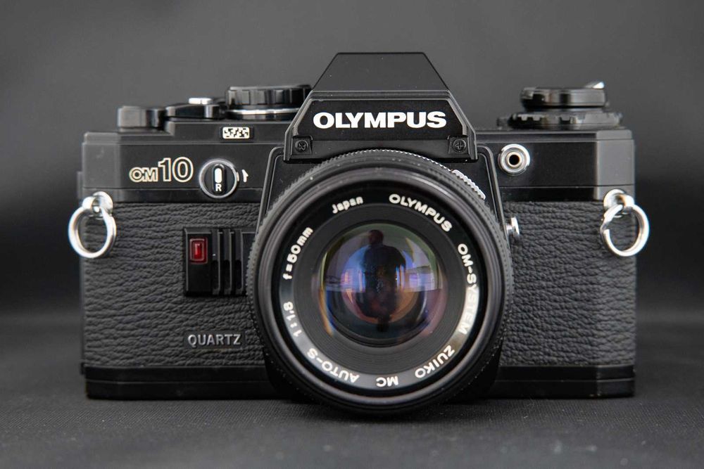 Aparat film Olympus OM10 Quartz cu 50mm 1.8