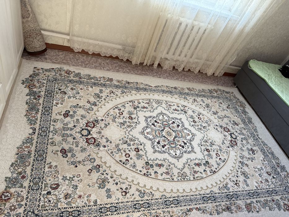 Продам ковер в хорошем состоянии