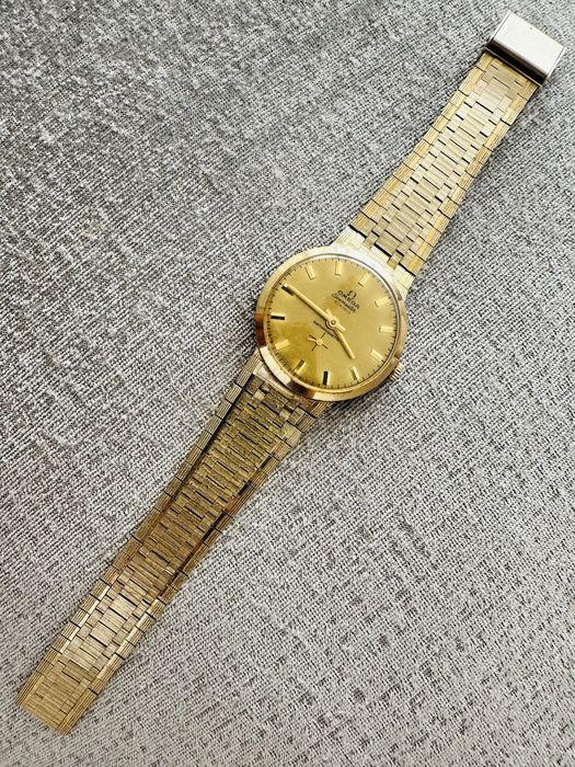 Часовник Omega рьчен в добро сьстояние антика