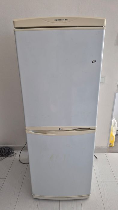 Продам холодильник LG