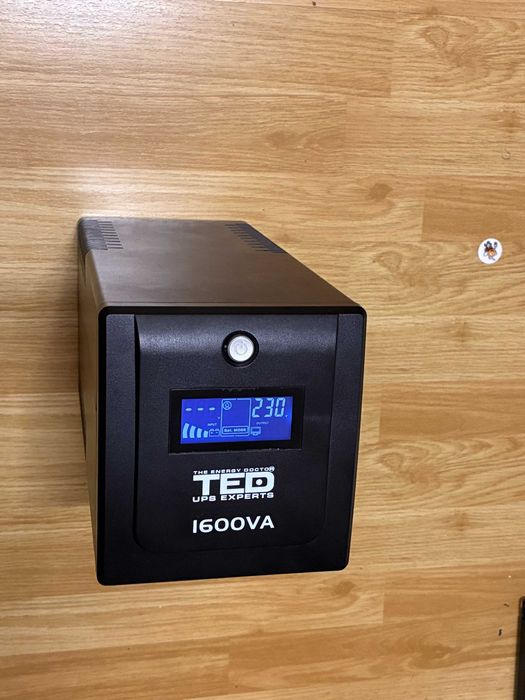 UPS Line Interactive TED 1600 VA - 900 W display LCD, 4x Schuko