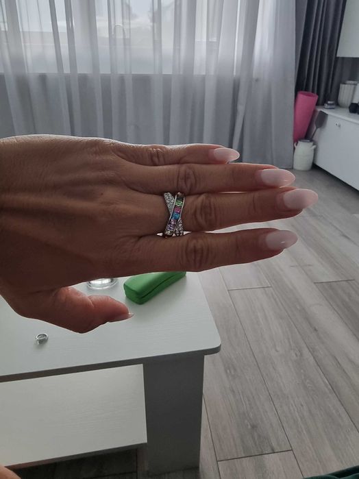 Inelul argintiu Swarovski