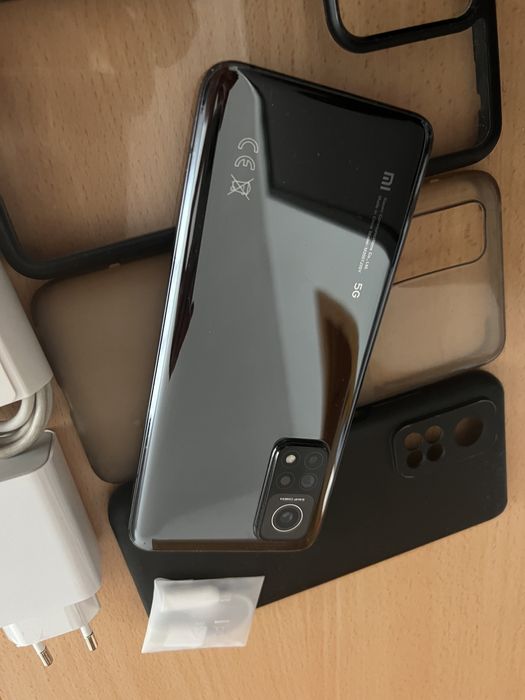 Xiaomi 10t  продава се с кутия зарядно и 3 .кълъфа