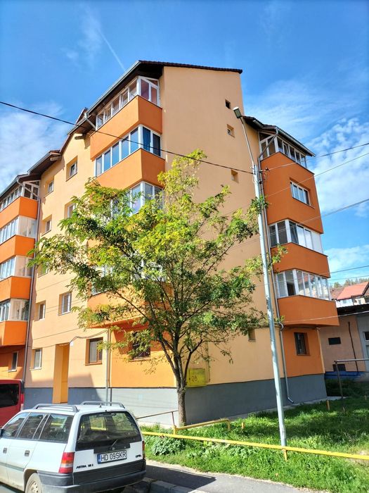 Apartament 3 camere de vânzare plus garaj