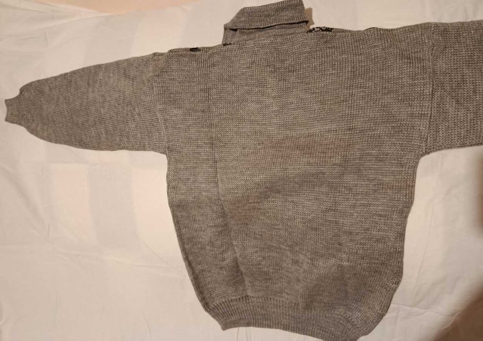 Пуловери детски плетени за момче нови