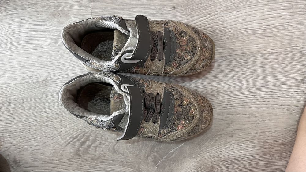 Обувь на девочку размер 23-25