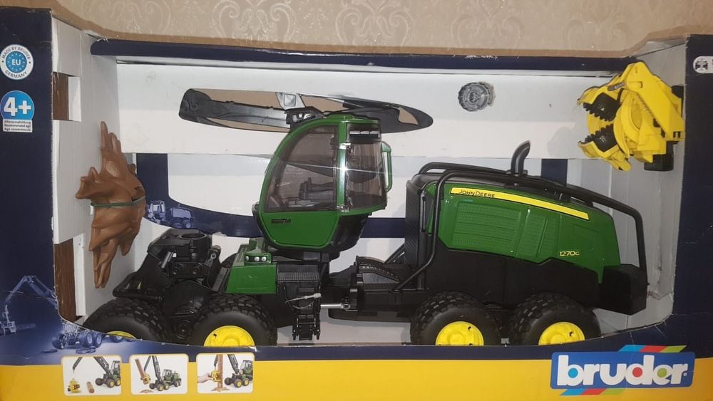 Bruder Харвестер с бревном