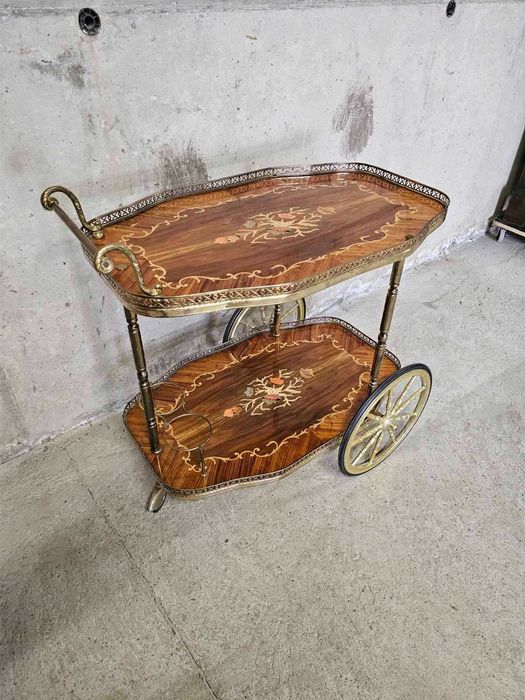 Количка за сервиране с интарзия