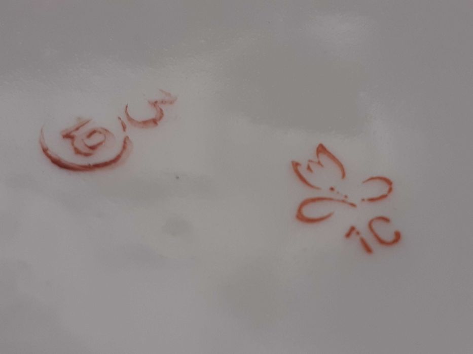 Руски порцеланов сервиз за чай,,ВФЗ,,От 80-те.Съдържа15 части.Блестящ.